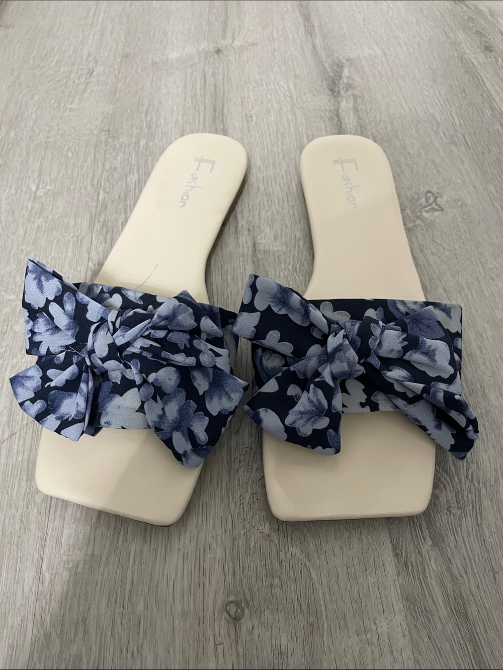 Fashion Bug Navy Floral Bow Slide Sandals